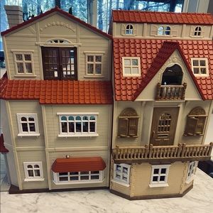 Calico critters doll house with accessories